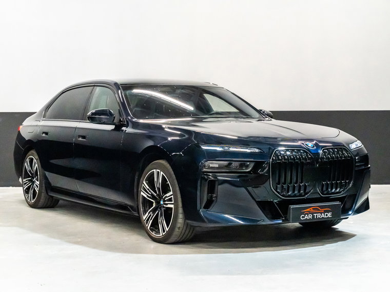 BMW i7