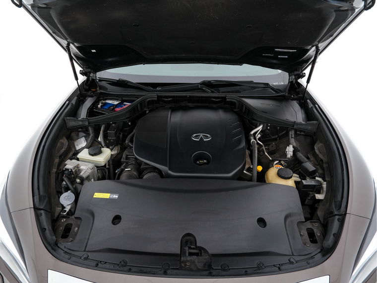 Infiniti Q70
