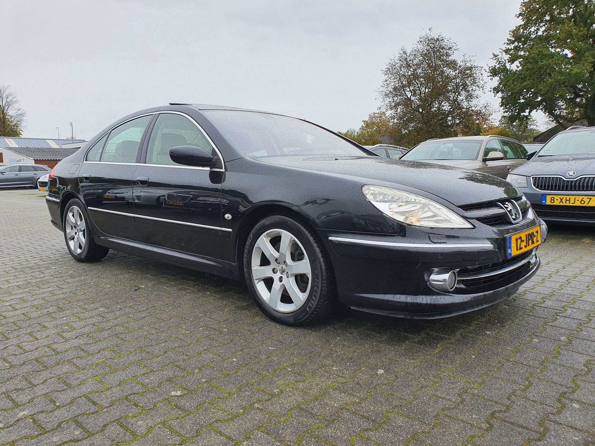 Peugeot 607