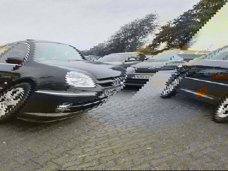 Peugeot 607