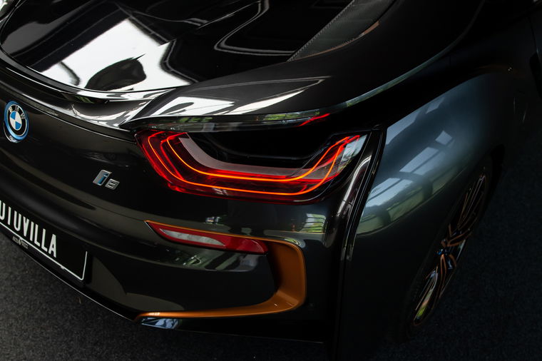 BMW i8 Roadster