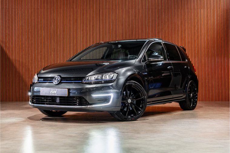 Volkswagen Golf foto 1