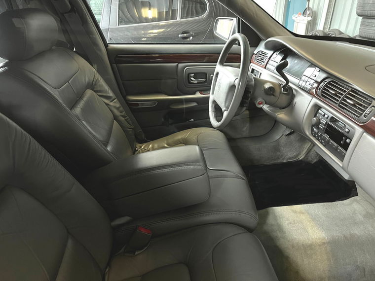 Cadillac Rouwauto || Begrafenisauto || Lijkwagen 4.6 Automaat. In bijzonder nette staat, perfect onderhouden, Northstar V8 motor, lage
