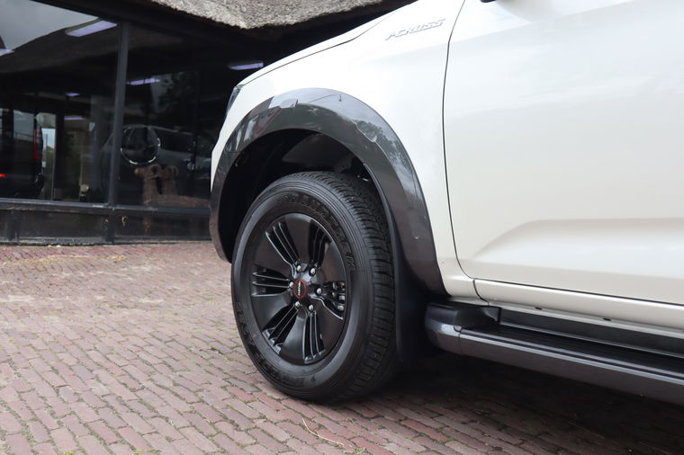 Isuzu D-max