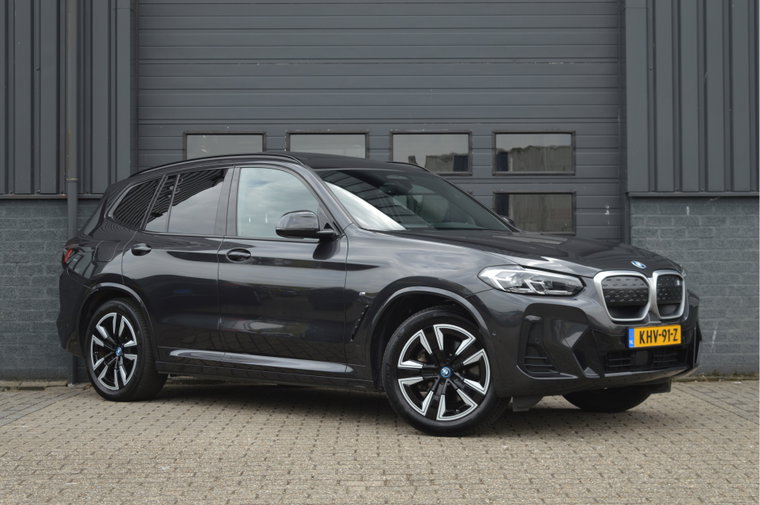 BMW iX3 foto 1