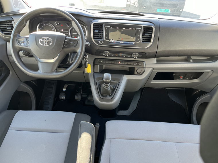 Toyota PROACE Shuttle 9-persoons