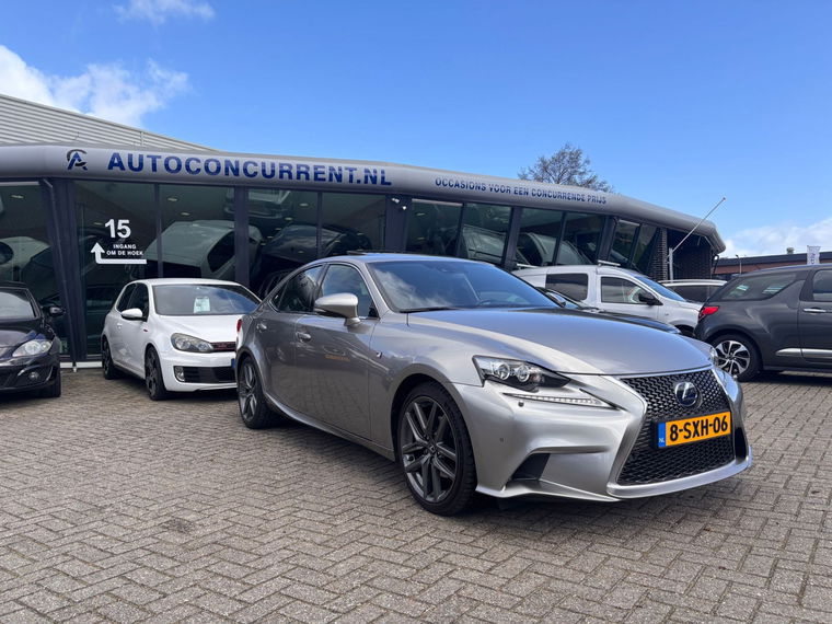 Lexus IS