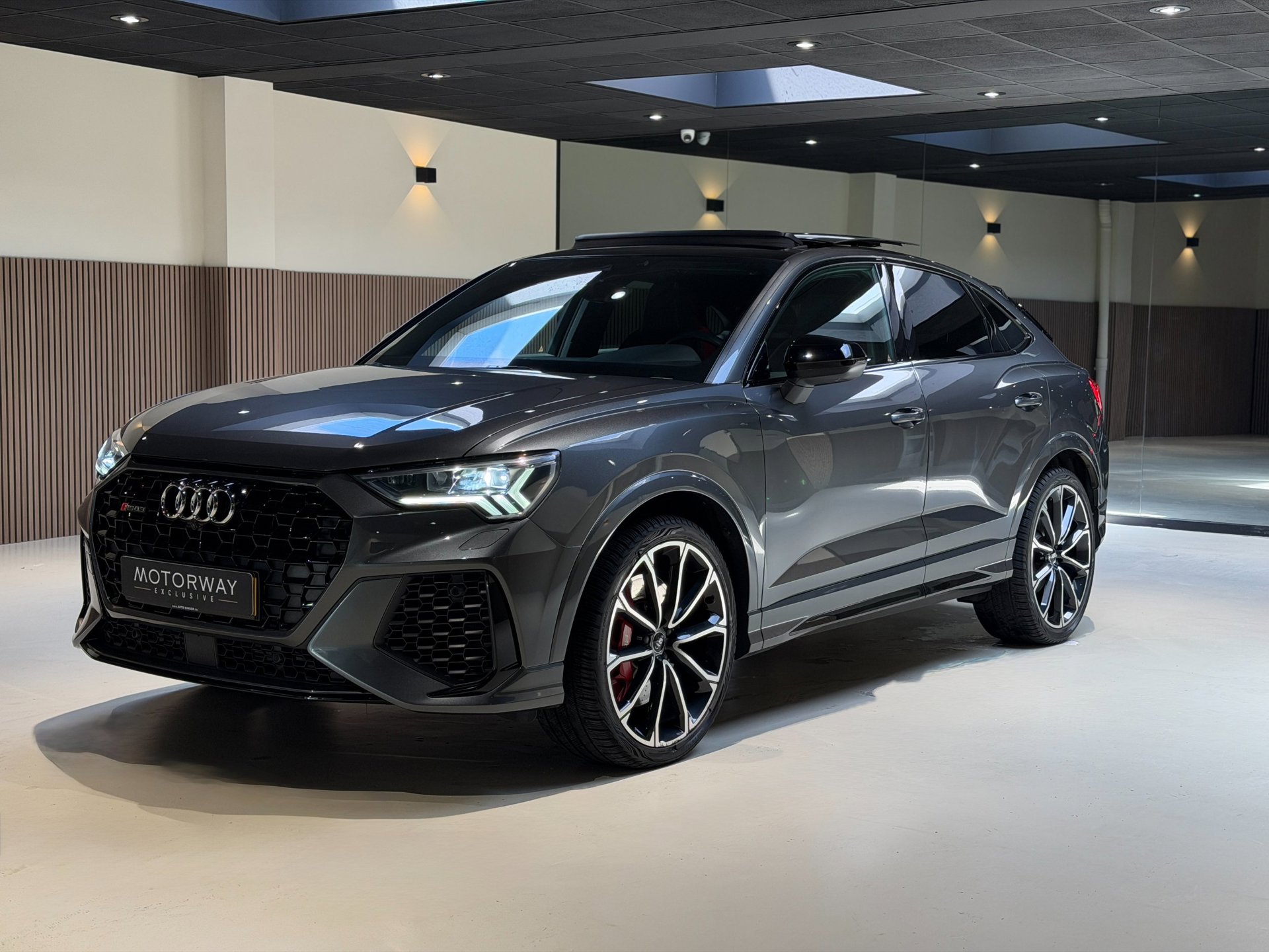 Foto van Audi RSQ3