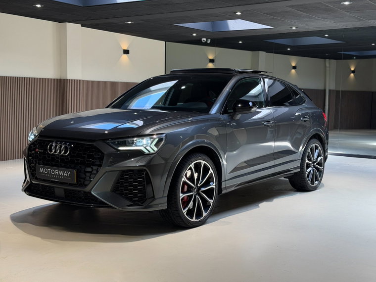 Foto van Audi RSQ3