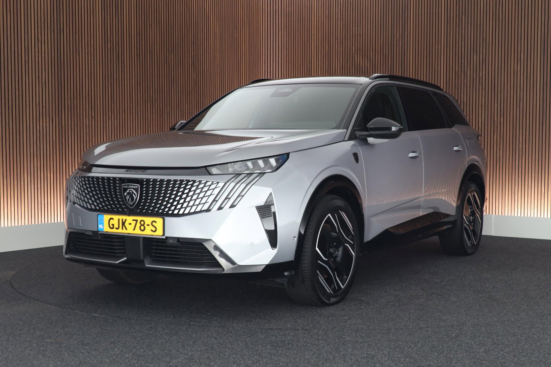 Foto van Peugeot e-5008
