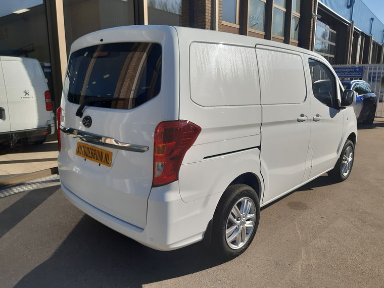 Nissan E-NV200