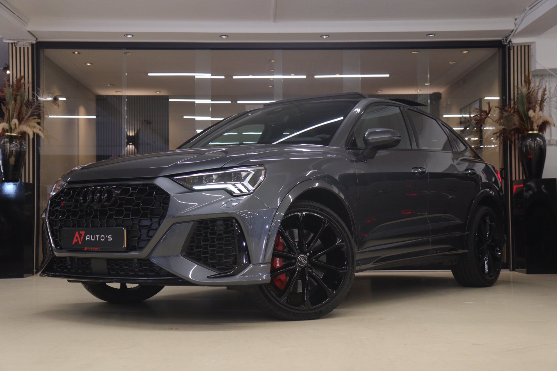Foto van Audi RSQ3