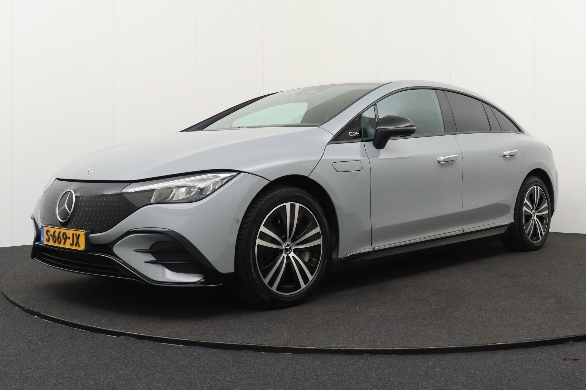 Foto van Mercedes-Benz EQE