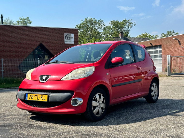 Peugeot 107 foto 1