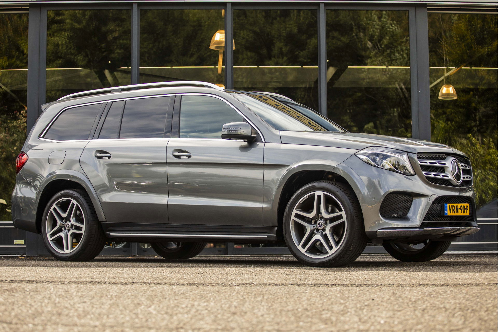 Foto van Mercedes-Benz GLS 350 D 4MATIC AMG /