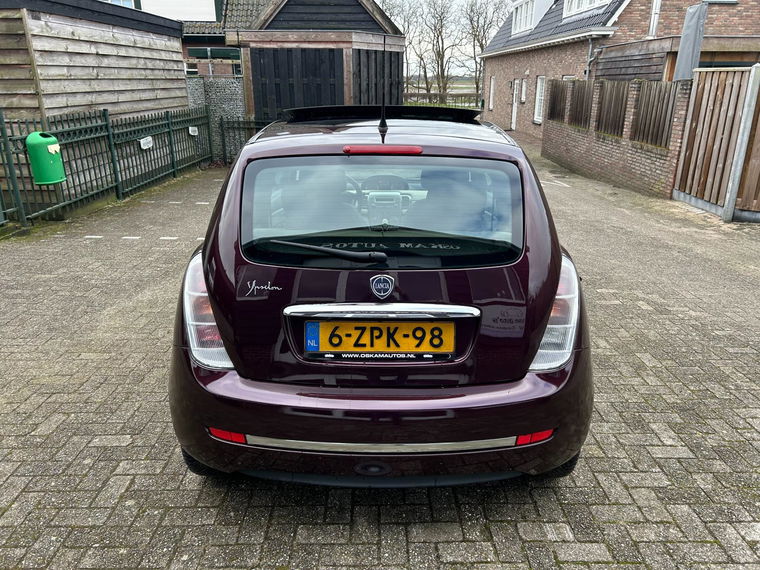 Lancia Ypsilon