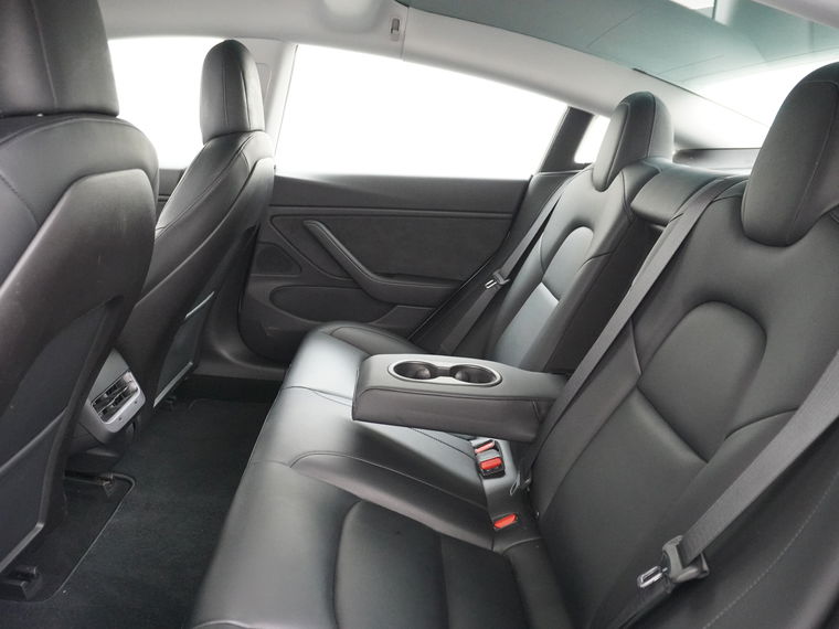Tesla Model 3 Gerserveerd