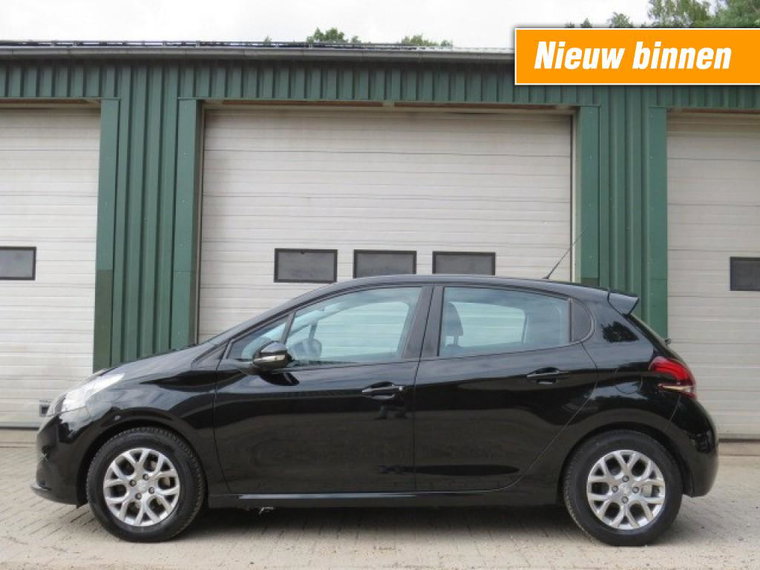 Peugeot 208 foto 1