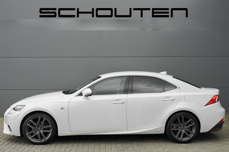 Lexus IS