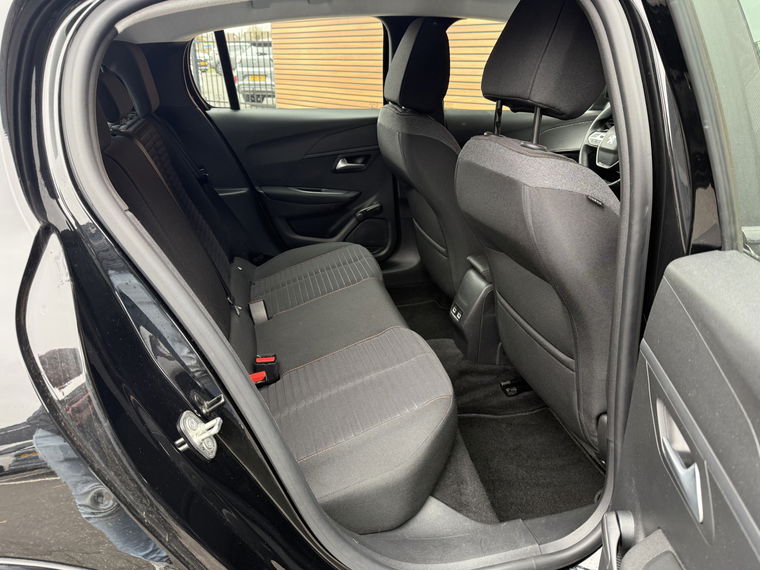 Peugeot e-208