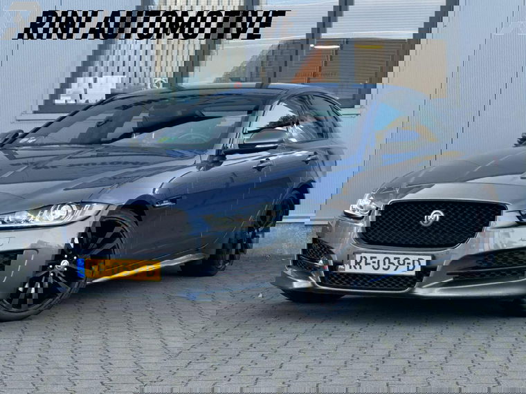 Foto van Jaguar XE