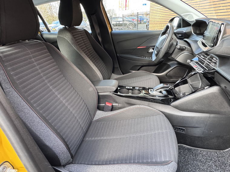Peugeot e-208