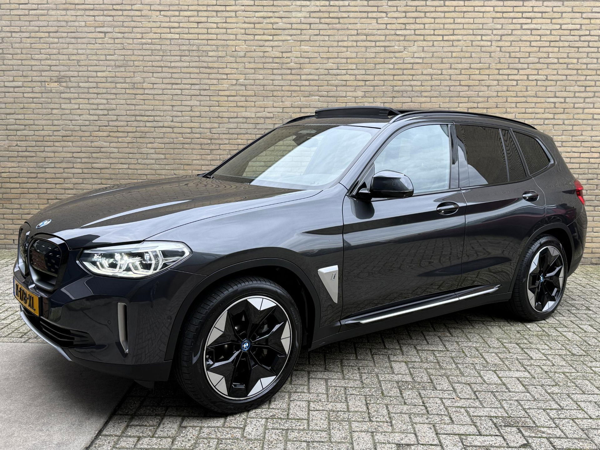 Foto van BMW iX3