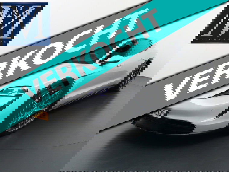 Foto van Porsche Taycan Cross Turismo