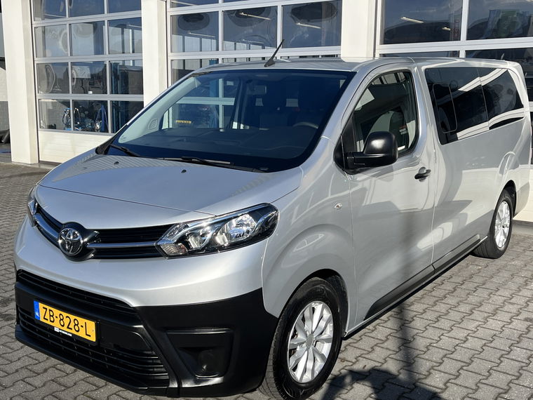 Toyota PROACE Shuttle 9-persoons