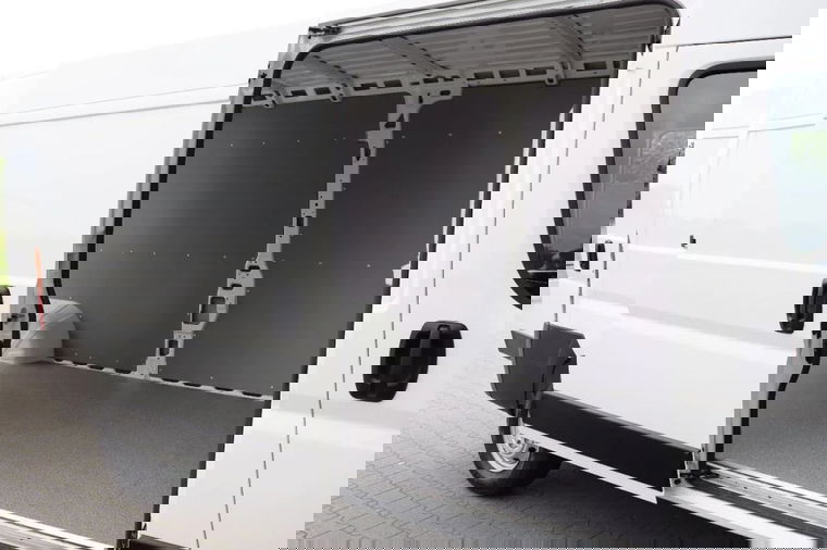 Peugeot e-Boxer