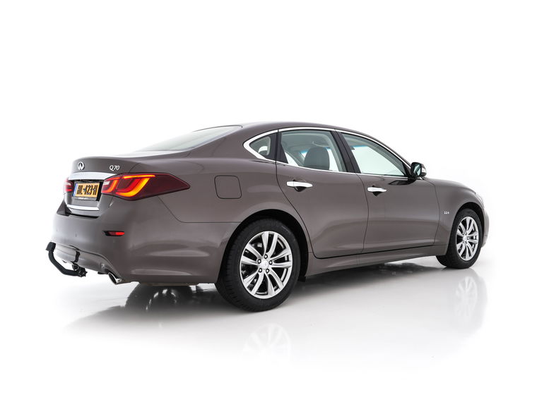 Infiniti Q70
