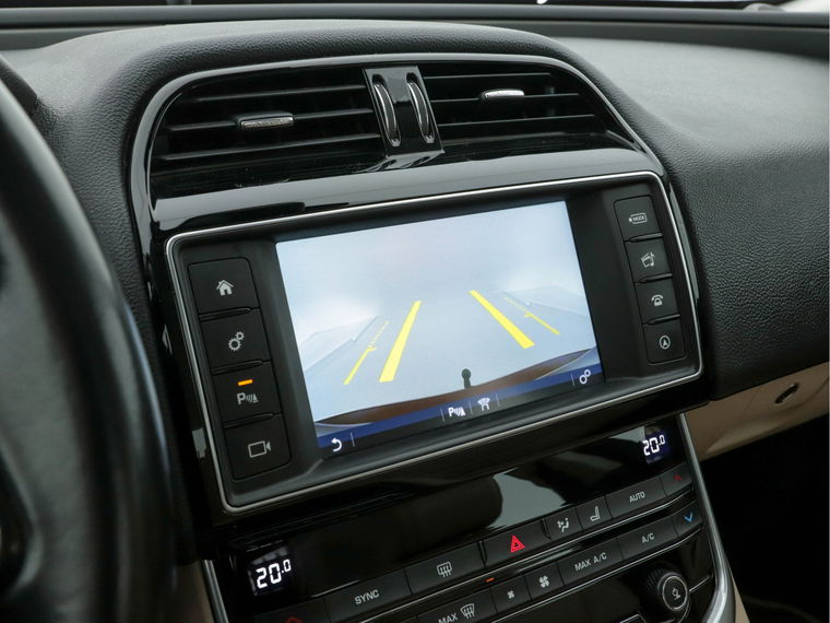 Jaguar XE