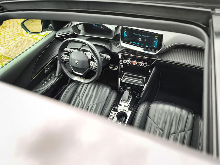Peugeot e-2008