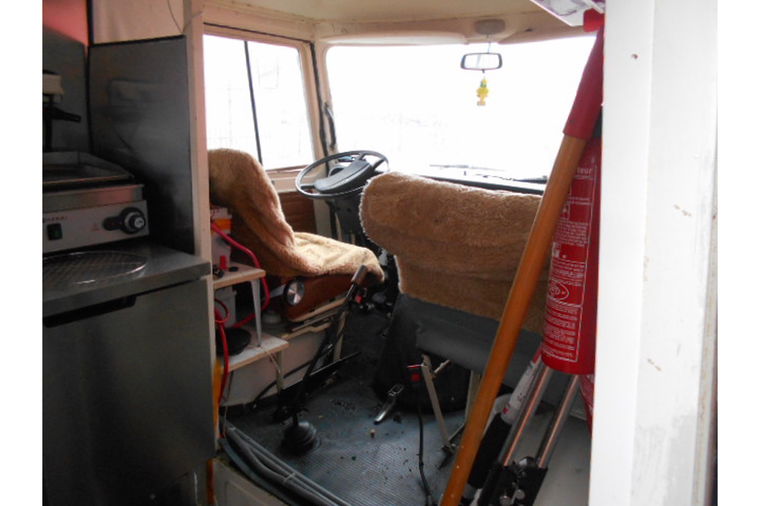 Peugeot J7PZ20 food truck / verkoopwagen compleet