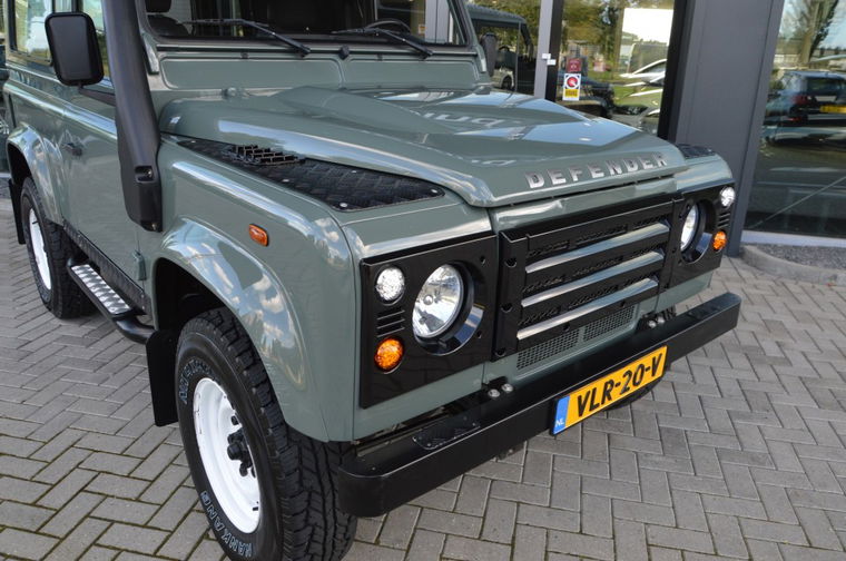 Land Rover Defender