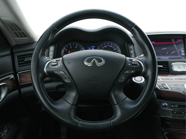 Infiniti Q70