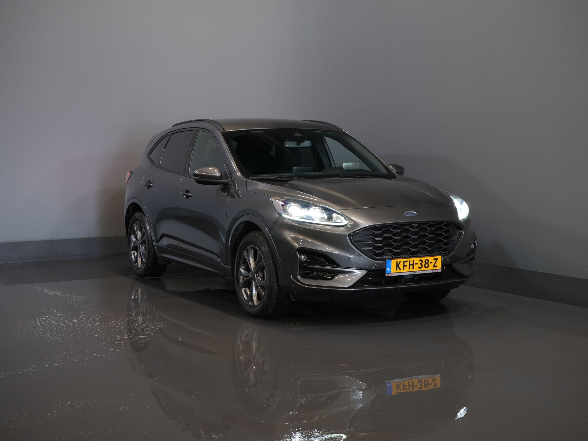 Ford Kuga 2.5 PHEV 225 pk ST-Line LED/ Head-Up/ Adapt.cruise/ Keyless/ Elek.klep/ Stoelverw/ Stuurverw./ Carplay/ Navi/ Climate/ PDC