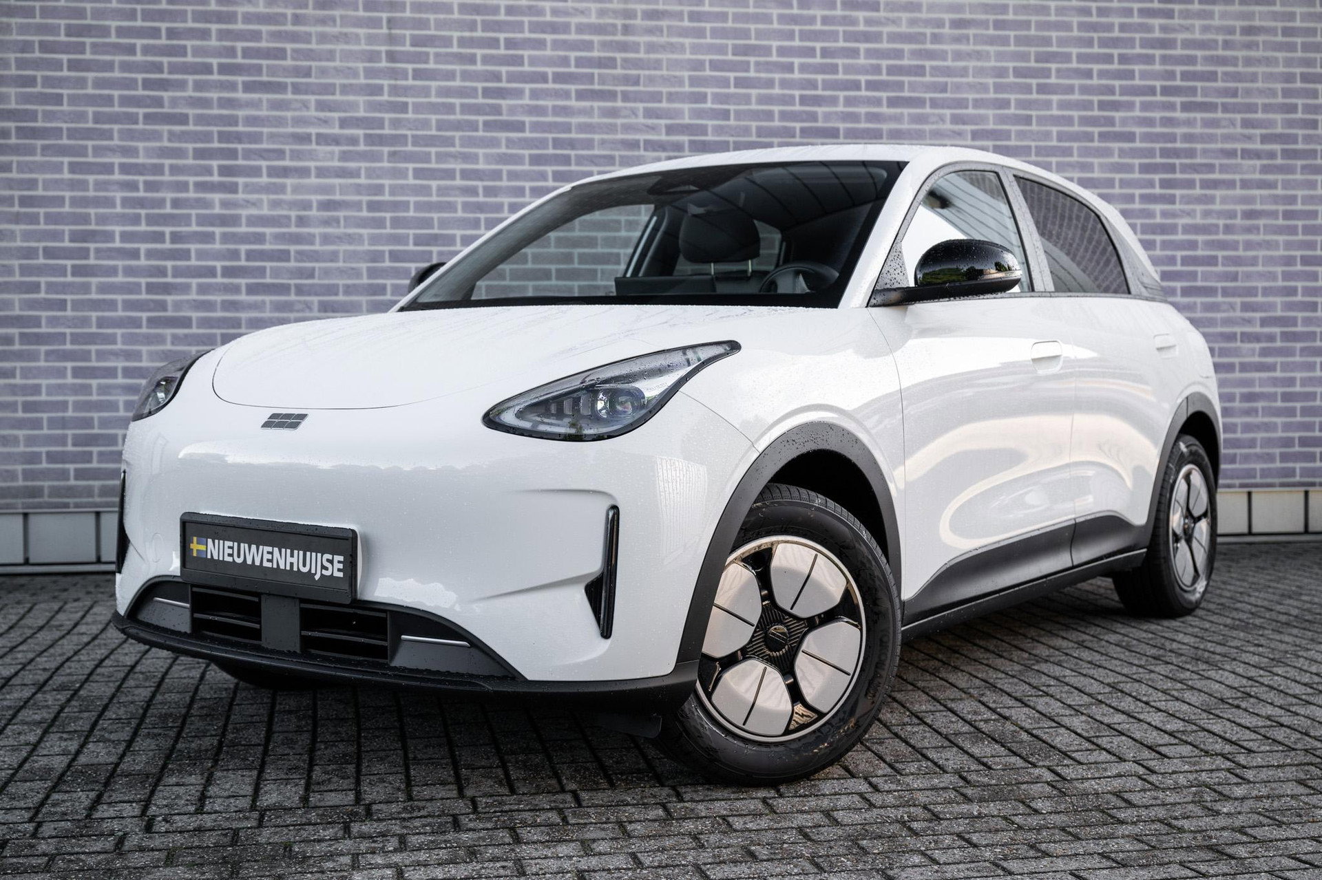 Foto van Geely E2
