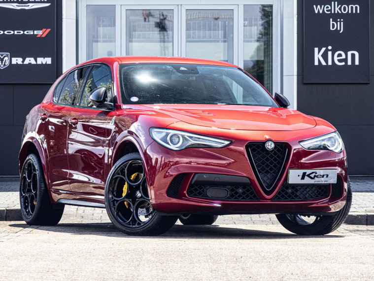 Alfa Romeo Stelvio foto 1