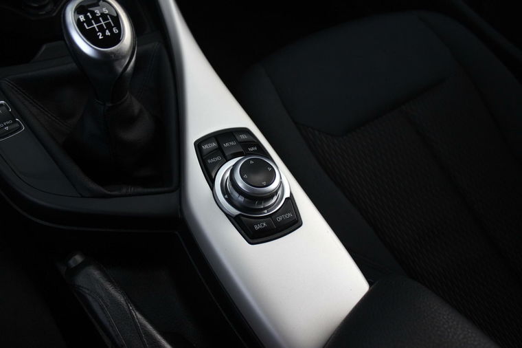 BMW 1-serie 116i F20 Essential Facelift 5-deurs | NL auto | Sportstuur | PDC | Navi | Cruise-control | NAP | Alpinweiss |