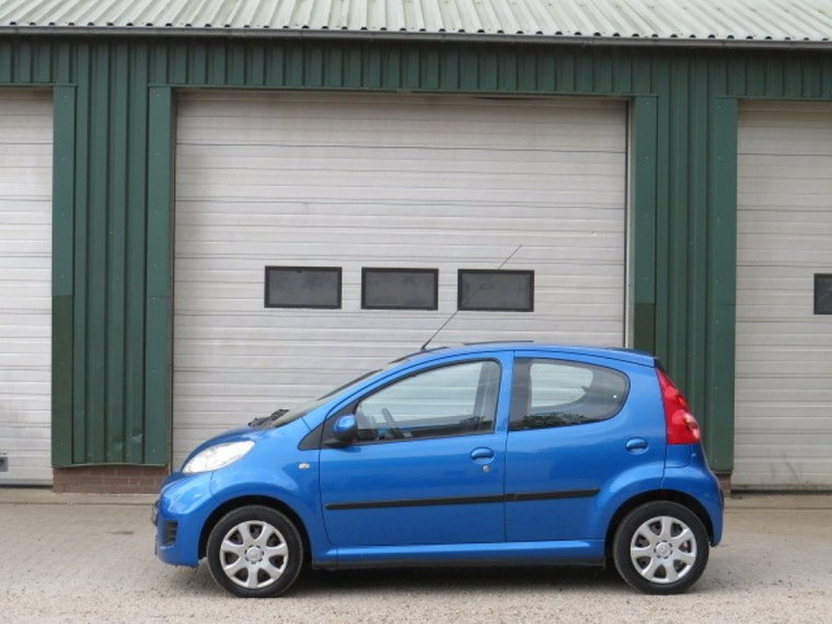 Peugeot 107 foto 1