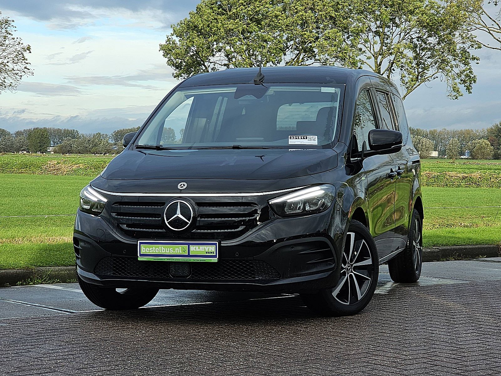 Foto van Mercedes-Benz EQT