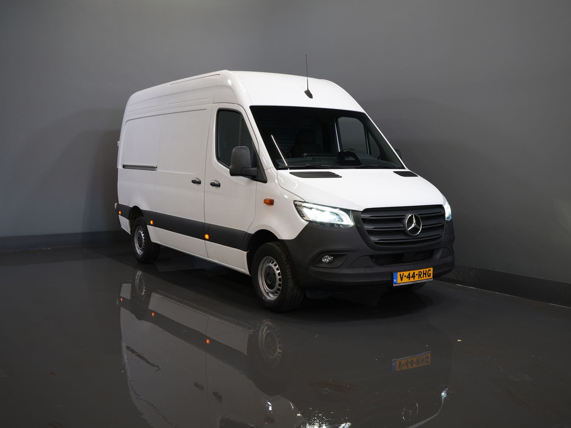 Mercedes-Benz Sprinter 317 CDI L2H2 Aut. LED/ 270Gr.Deuren/ Stoelverw./ Gev.Stoel/ Navi/ Airco/ Camera/ Cruise/ PDC