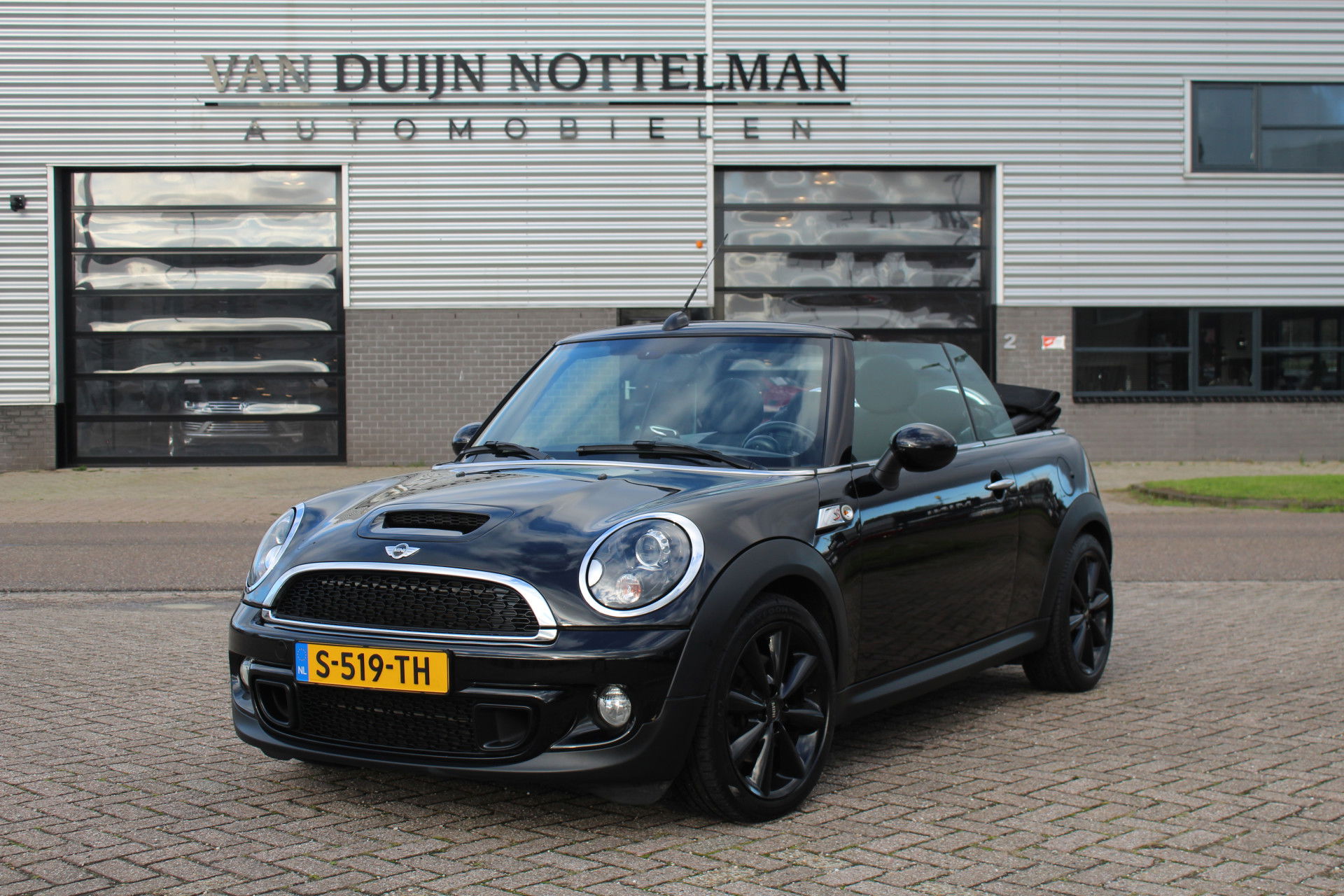 Foto van MINI Cabrio