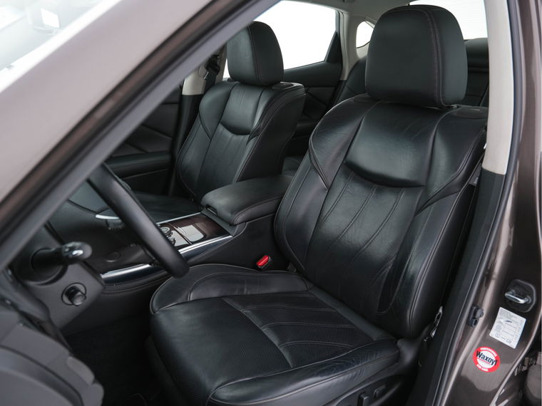 Infiniti Q70