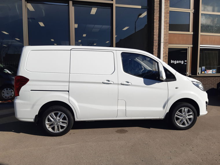 Nissan E-NV200