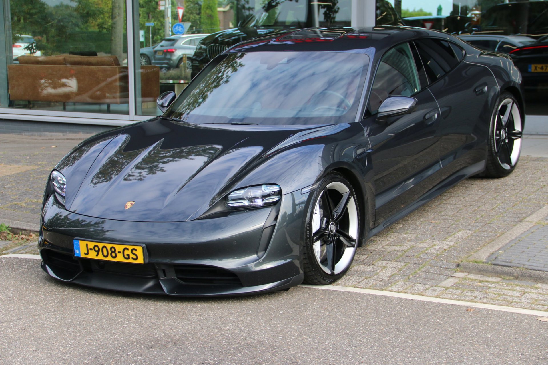 Foto van Porsche Taycan