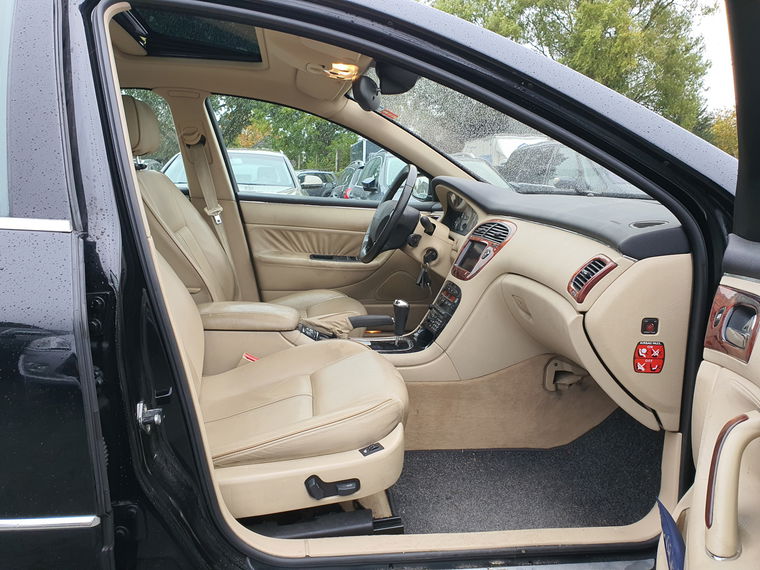 Peugeot 607
