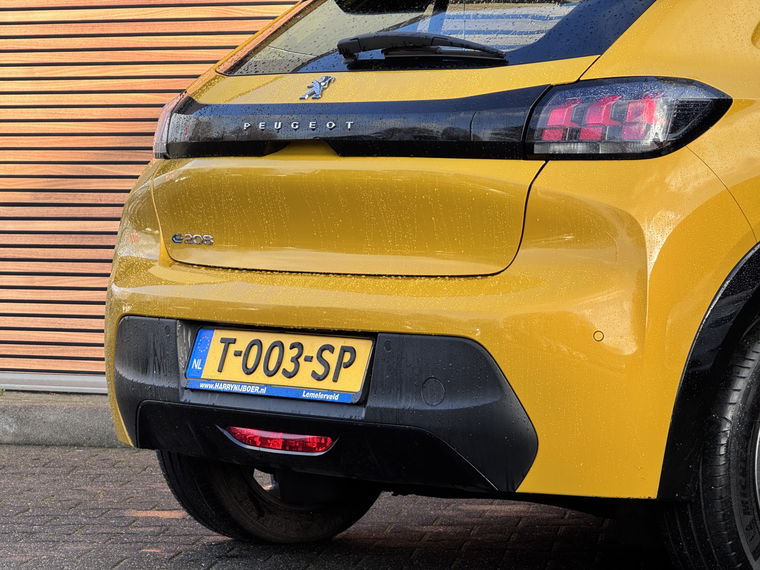 Peugeot e-208