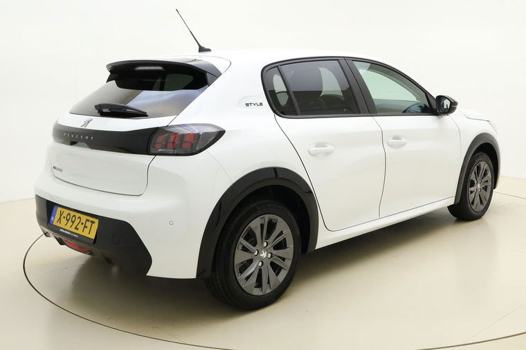 Peugeot e-208